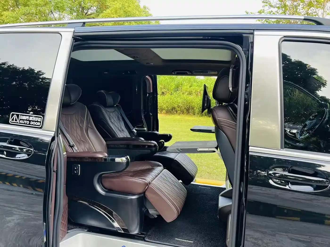 Mercedes-Benz V-Class 2018 V 260 L Premium Long Wheelbase Edition China VI фото 24