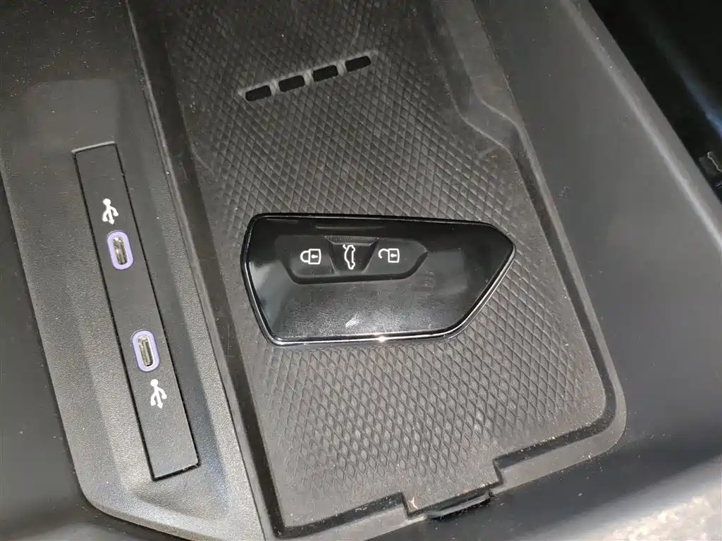 Volkswagen Passat 2025 Pro 380TSI Dragon Prestige Edition фото 9