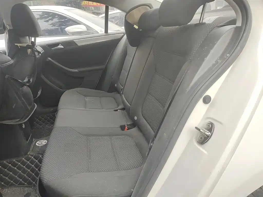 Volkswagen Sagitar 2014 Facelift 1.6L Automatic Leading Version фото 17