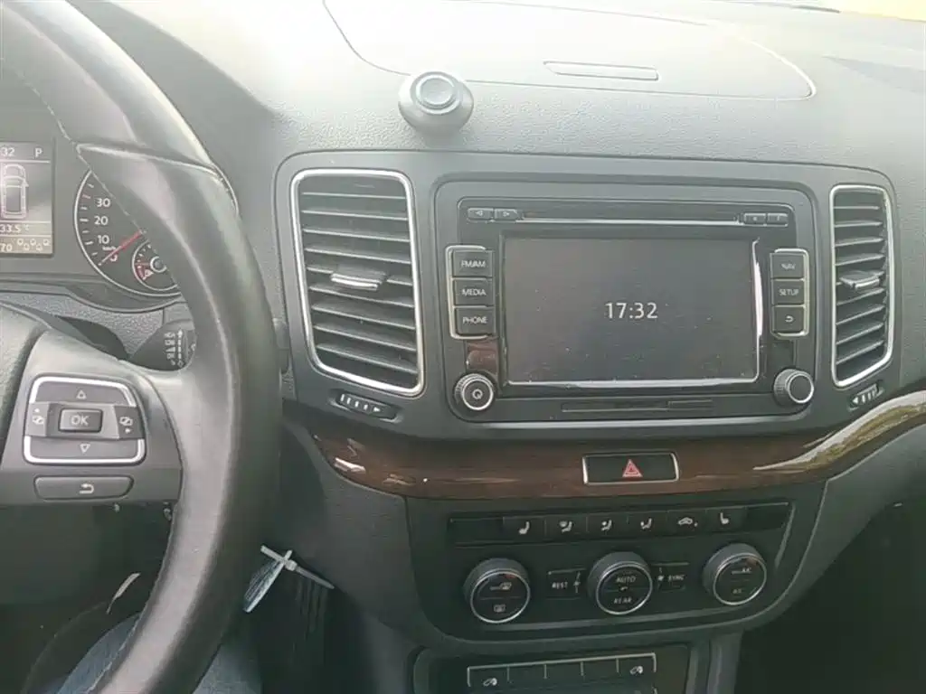 Volkswagen Sharan 2014 2.0TSI Comfort фото 13