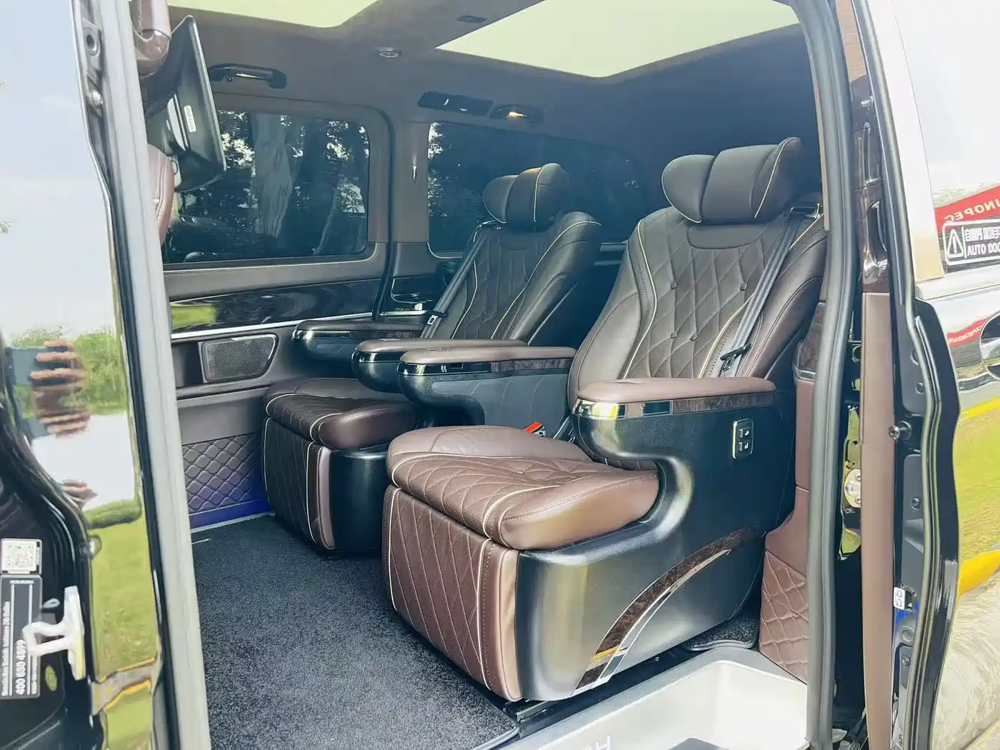 Mercedes-Benz V-Class 2018 V 260 L Premium Long Wheelbase Edition China VI фото 12