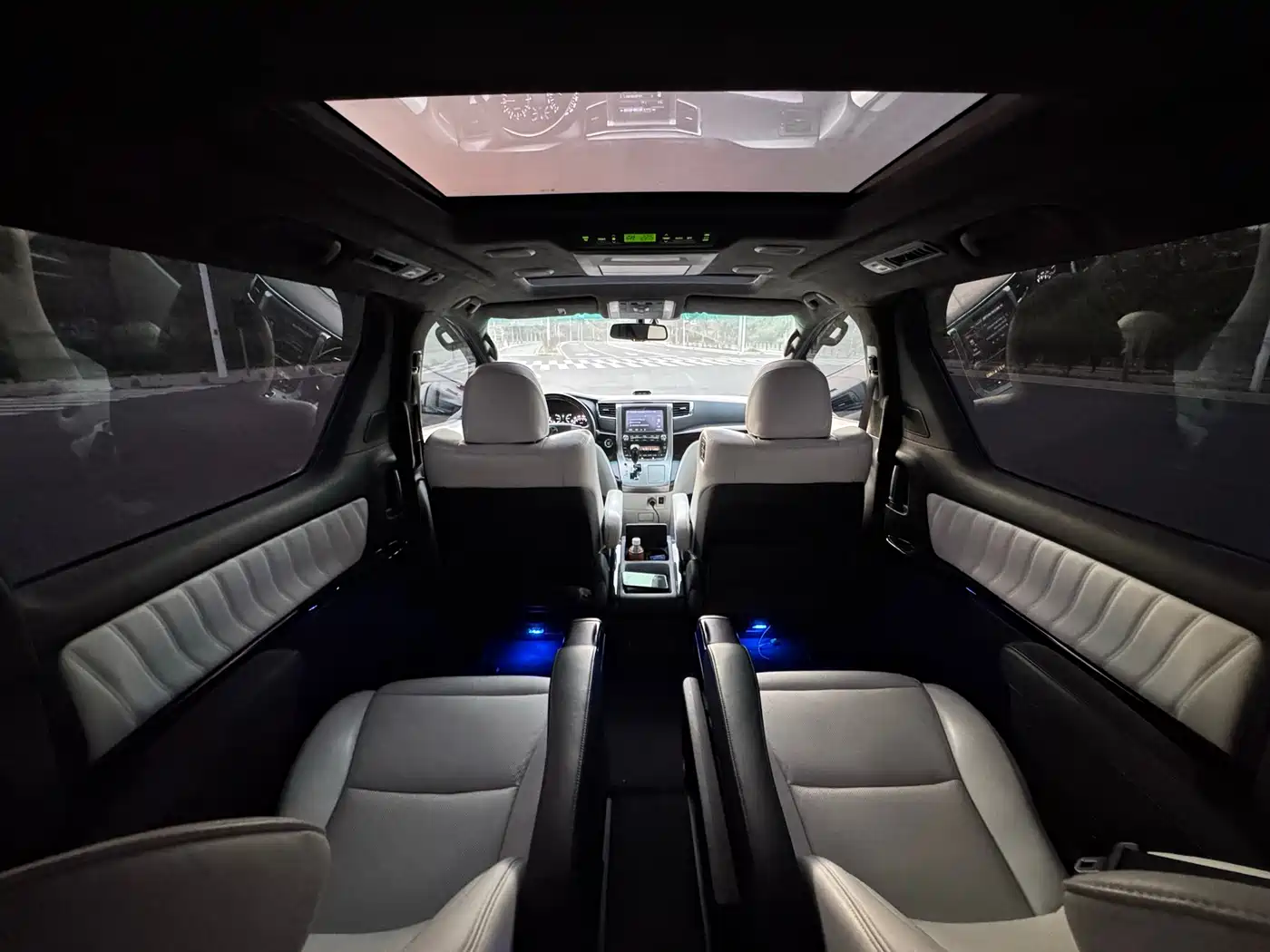 Toyota Alphard 2011 3.5L Luxury Edition фото 17