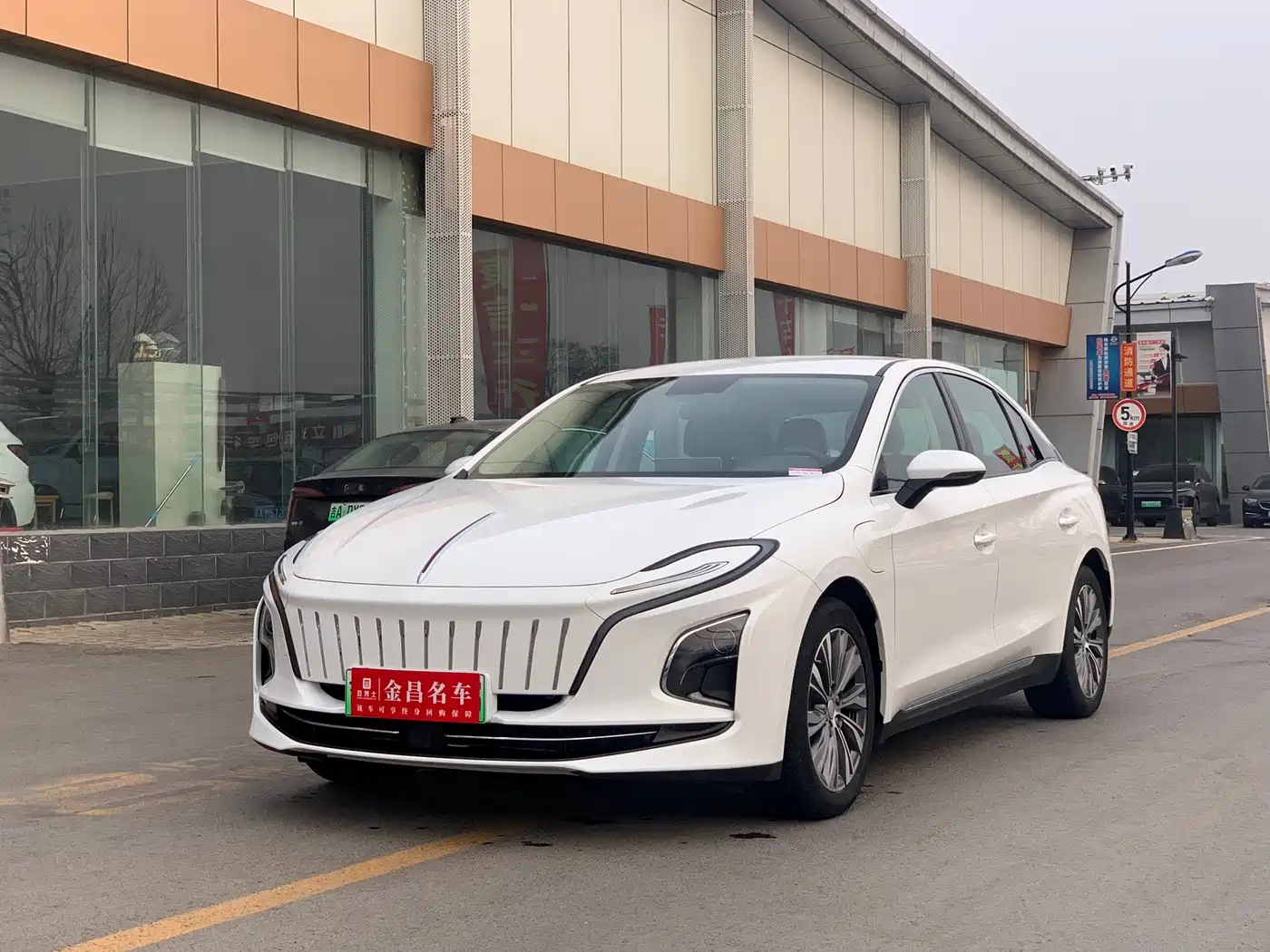 Hongqi E-QM5 2022 431km Charging Enjoyment Edition