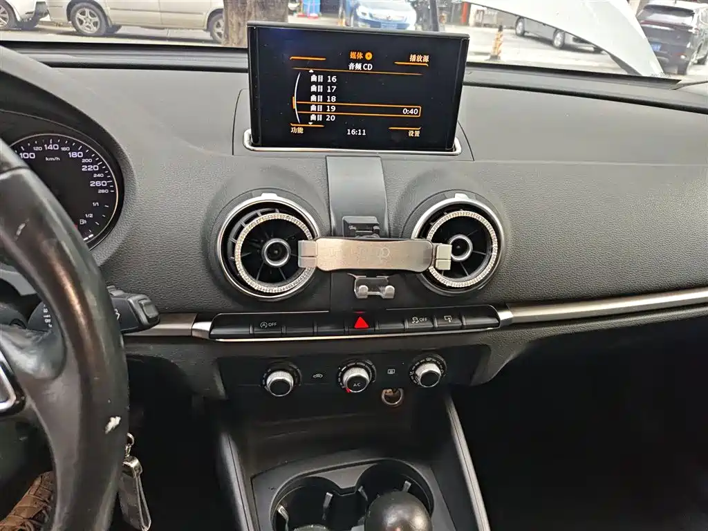 Audi A3 2016 Limousine 35 TFSI Progressive фото 5