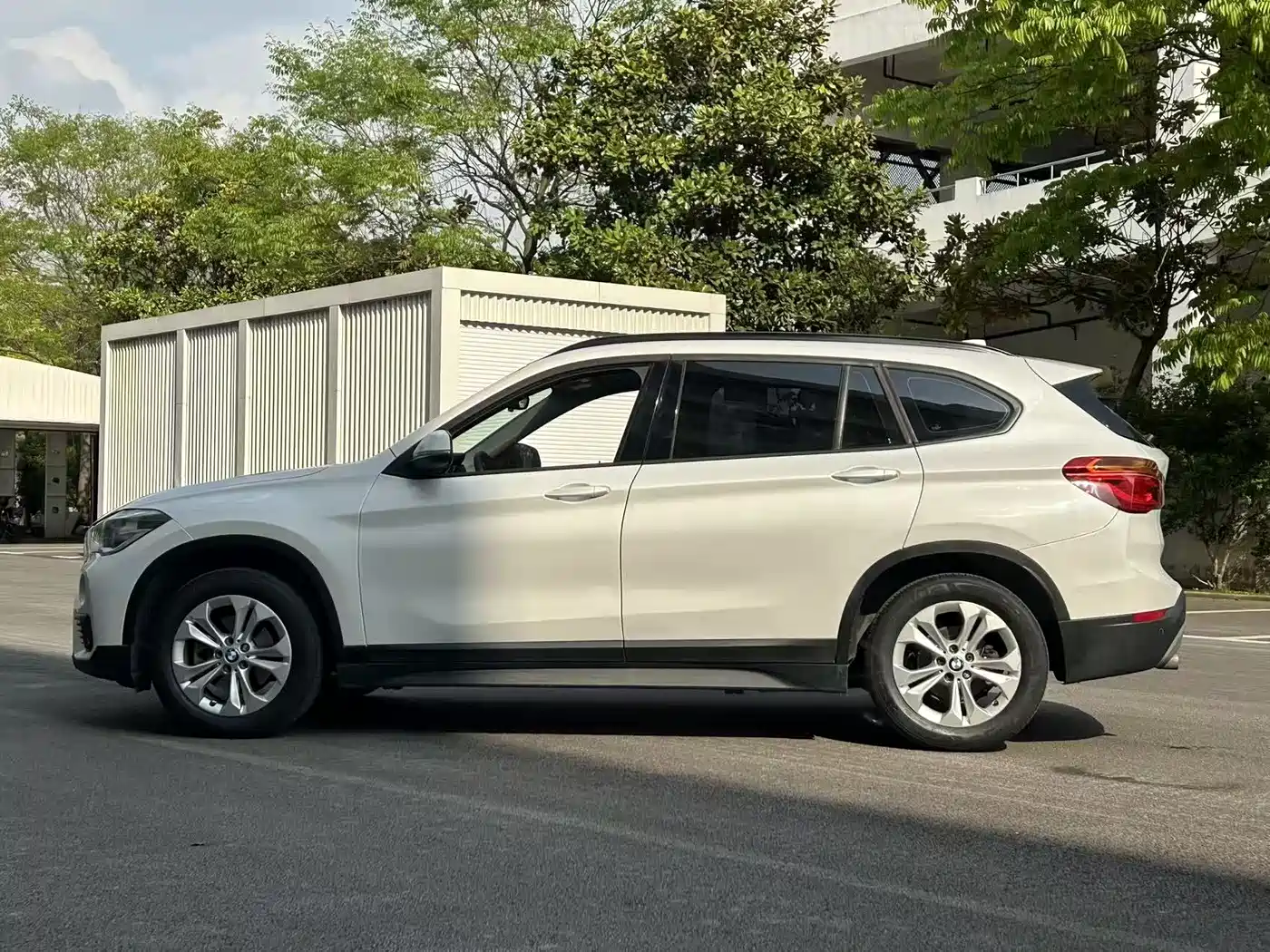BMW X1 2016 sDrive18Li Premium Model фото 13
