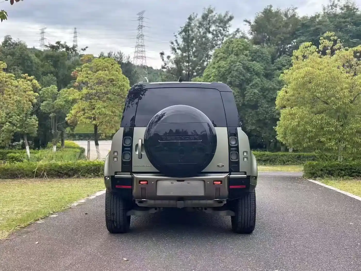 Land Rover Defender 2023 Model 110 3.0T P400 X фото 7