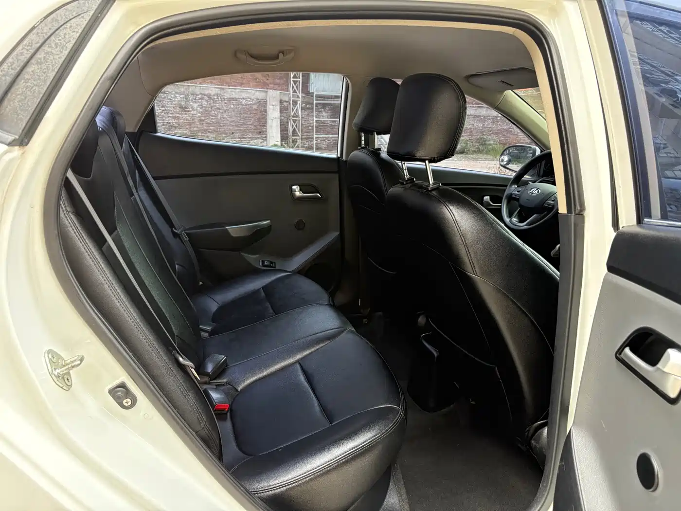 Kia K2 2012 Sedan 1.4L AT GLS Commemorative Edition фото 12