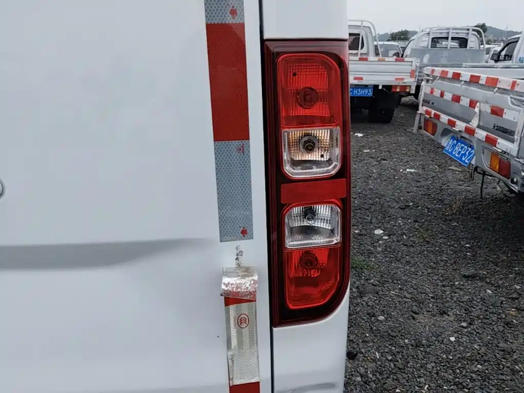 صورة 24 - Wuling Motors Wuling Yangguang