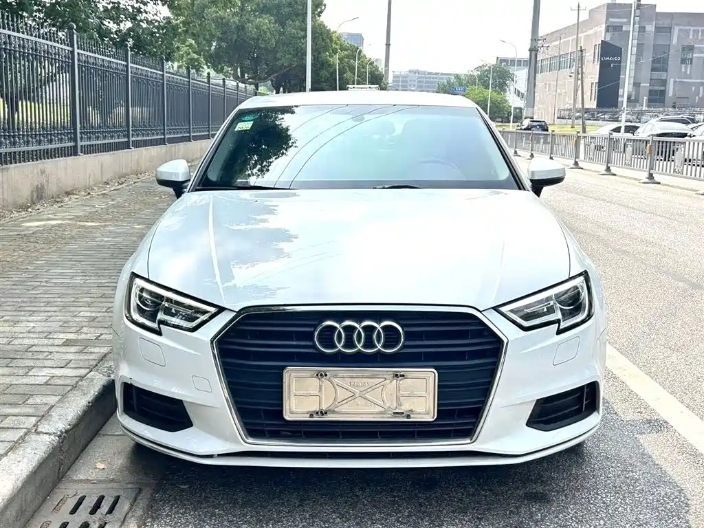 Audi A3 2018 30th Anniversary Limousine 35 TFSI Progressive фото 2