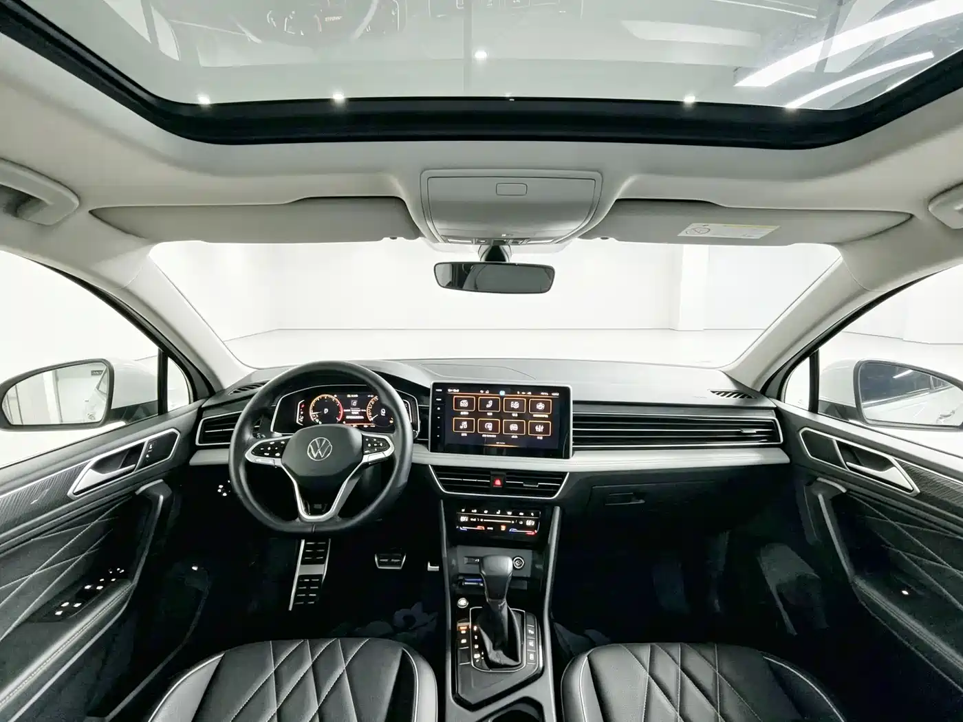 Volkswagen Tiguan L 2024 330TSI Automatic 2WD R-Line Premium Enjoyment Edition фото 6