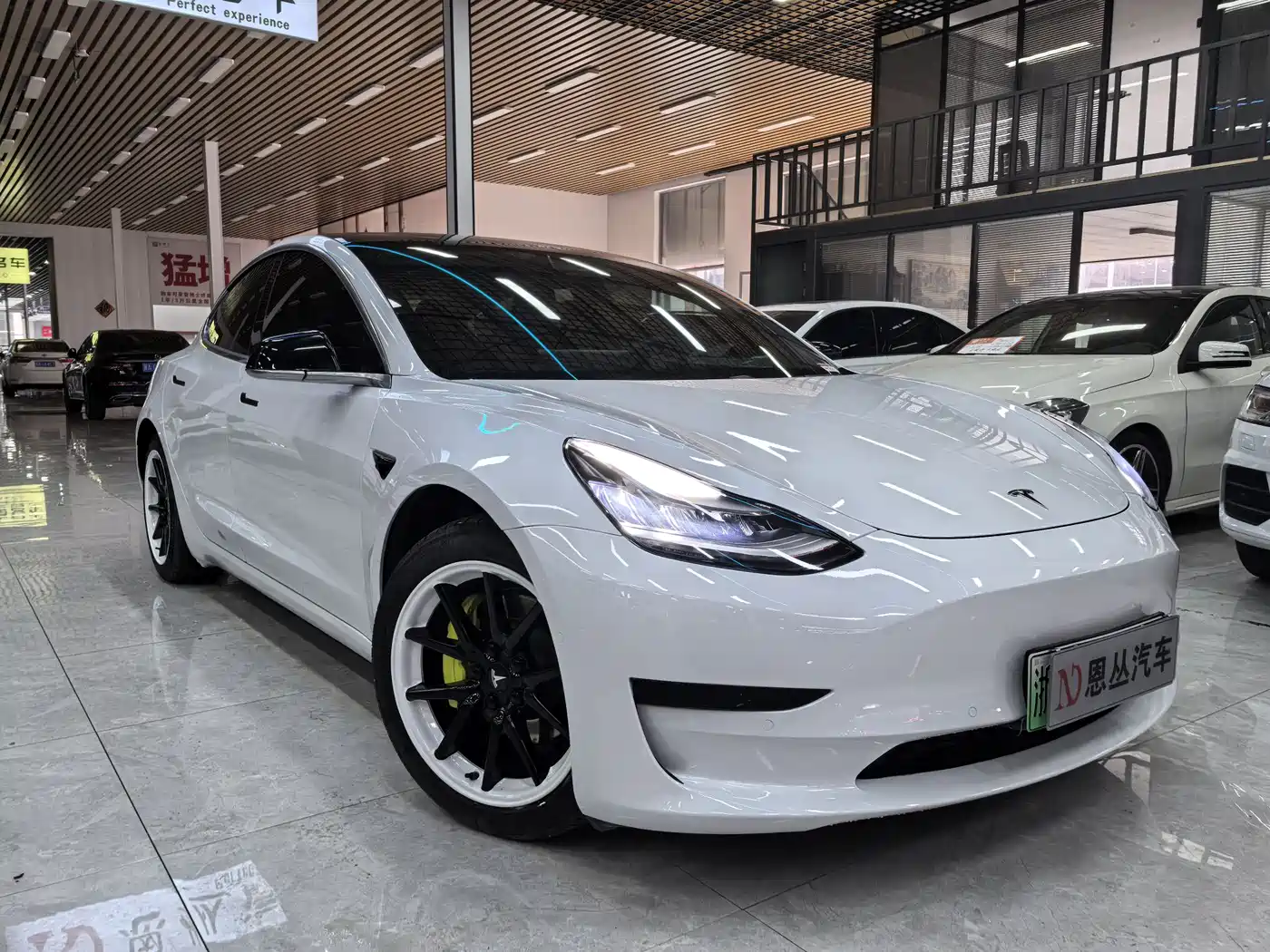 TESLA MODEL 3