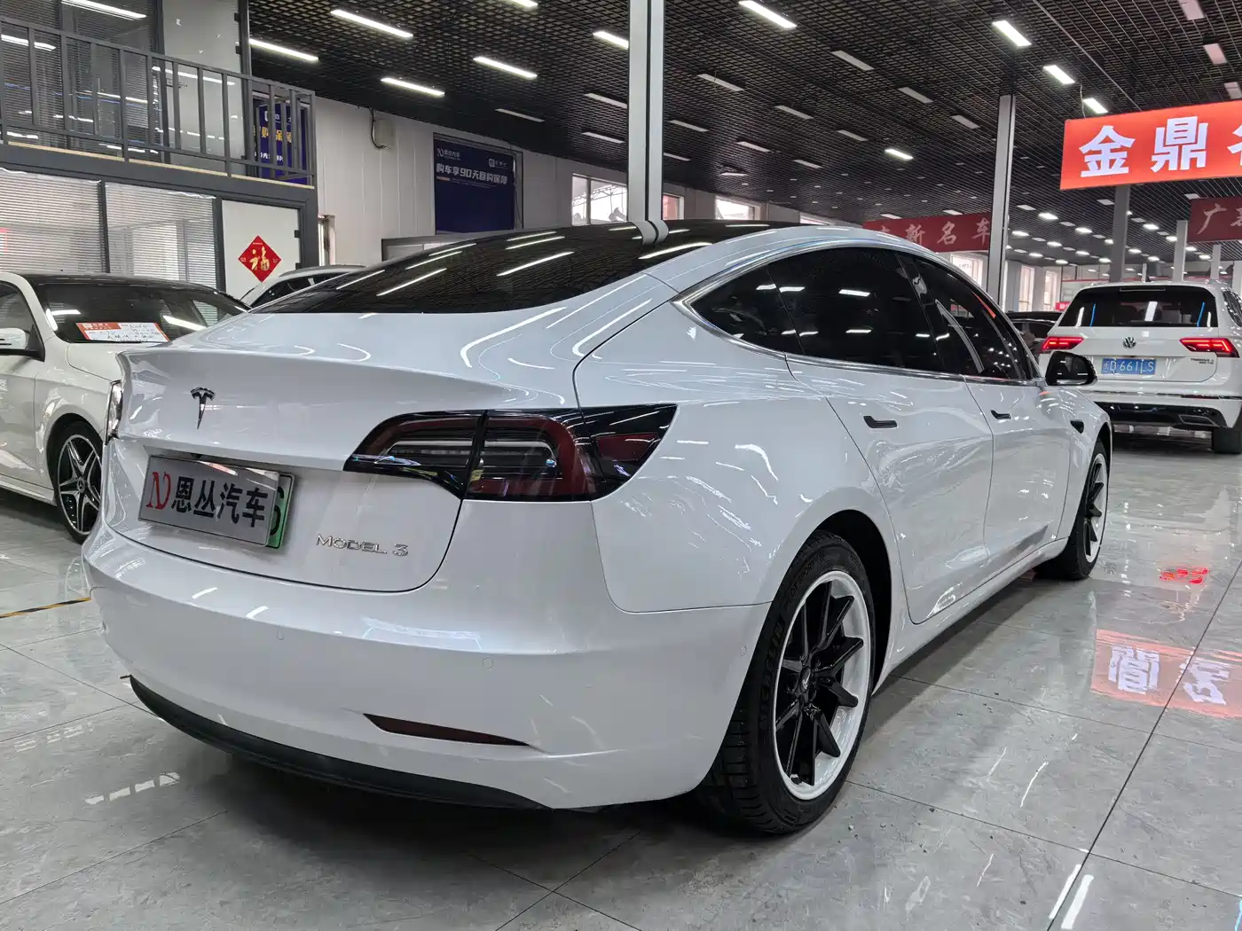 TESLA MODEL 3