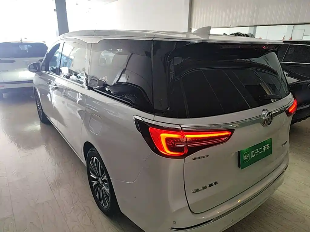 Фото 5 - Buick GL8