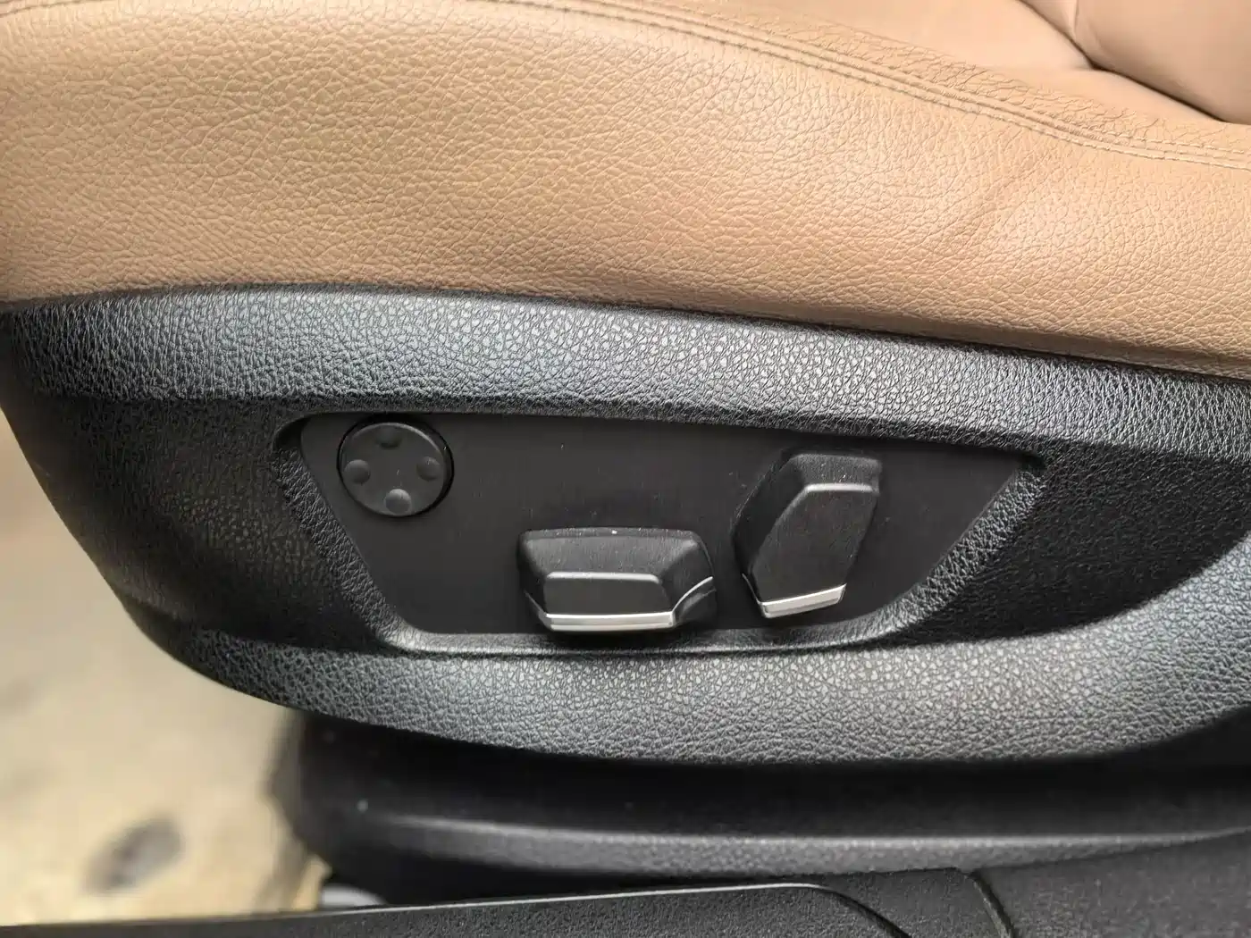BMW 7 Series 2009 Model 740Li Leading Edition фото 14