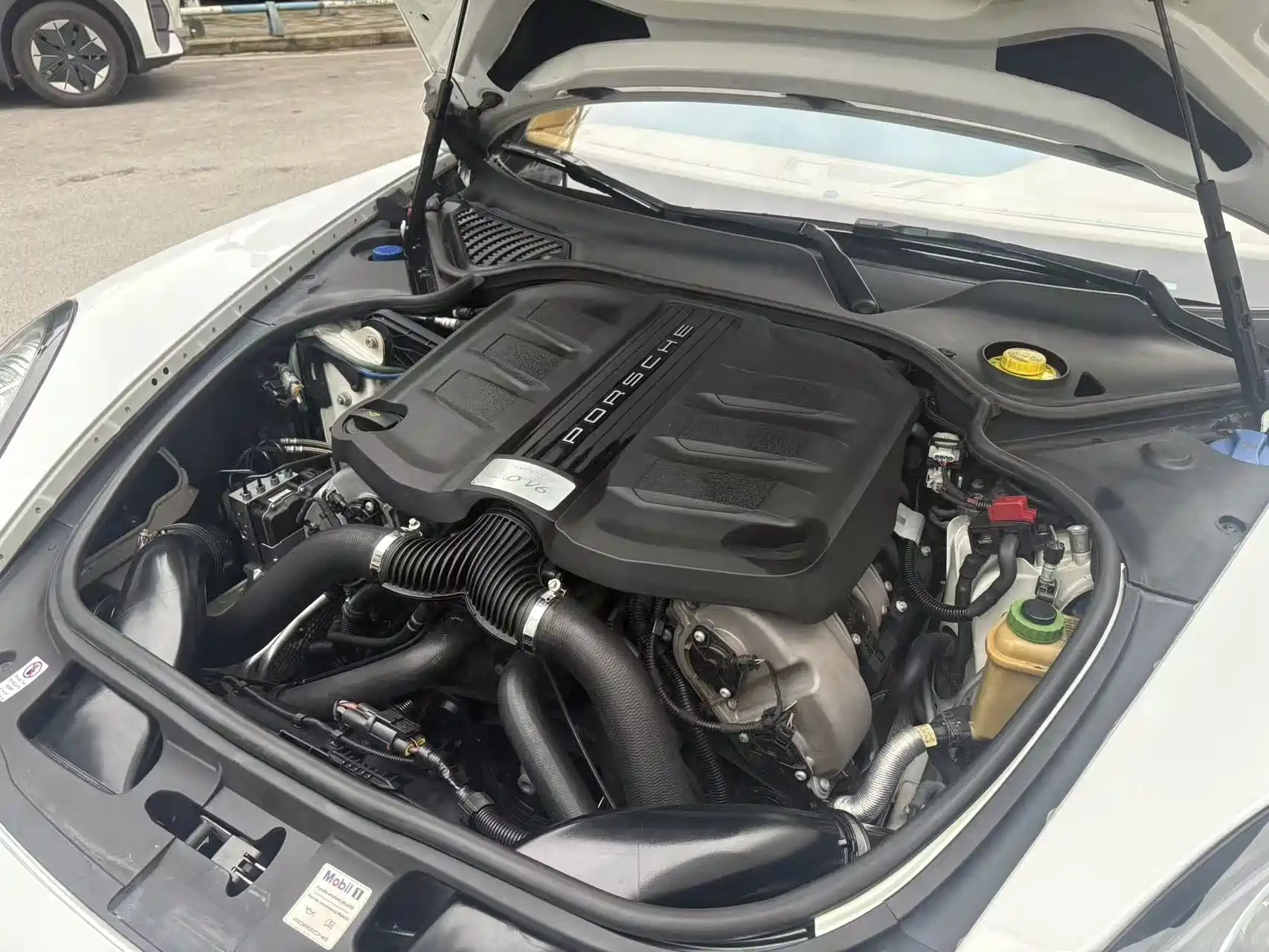 صورة 10 - Porsche Panamera