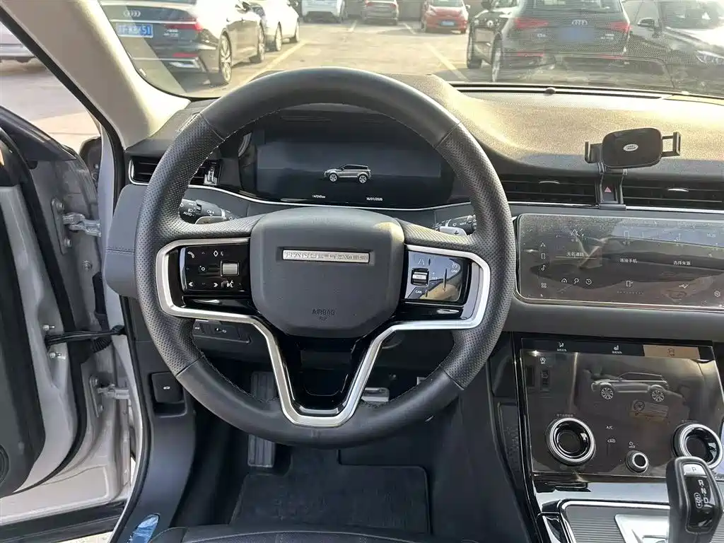 Land Rover Range Rover Evoque 2023 Range Rover Evoque L 249PS Corinthian Bronze Special Edition фото 23