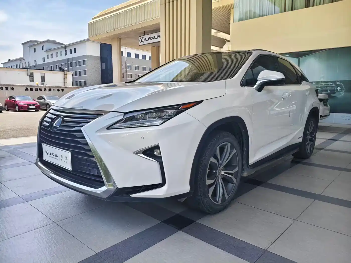 Фото 2 - Lexus RX
