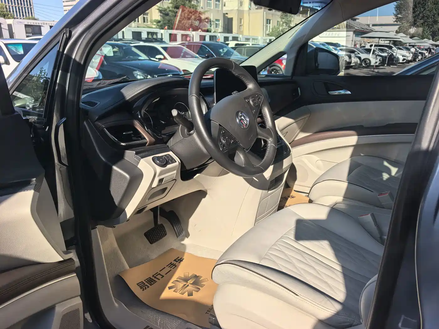 Photo 5 - Buick GL8
