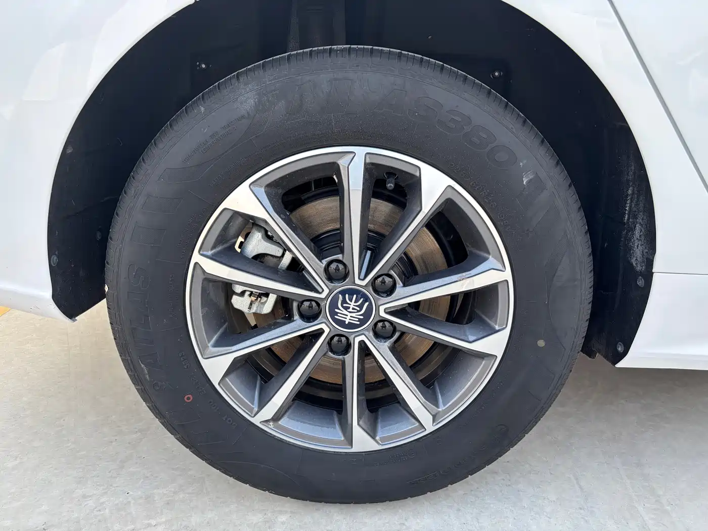 BYD Qin PLUS 2024 Glory Edition DM-i 55KM Leading фото 16