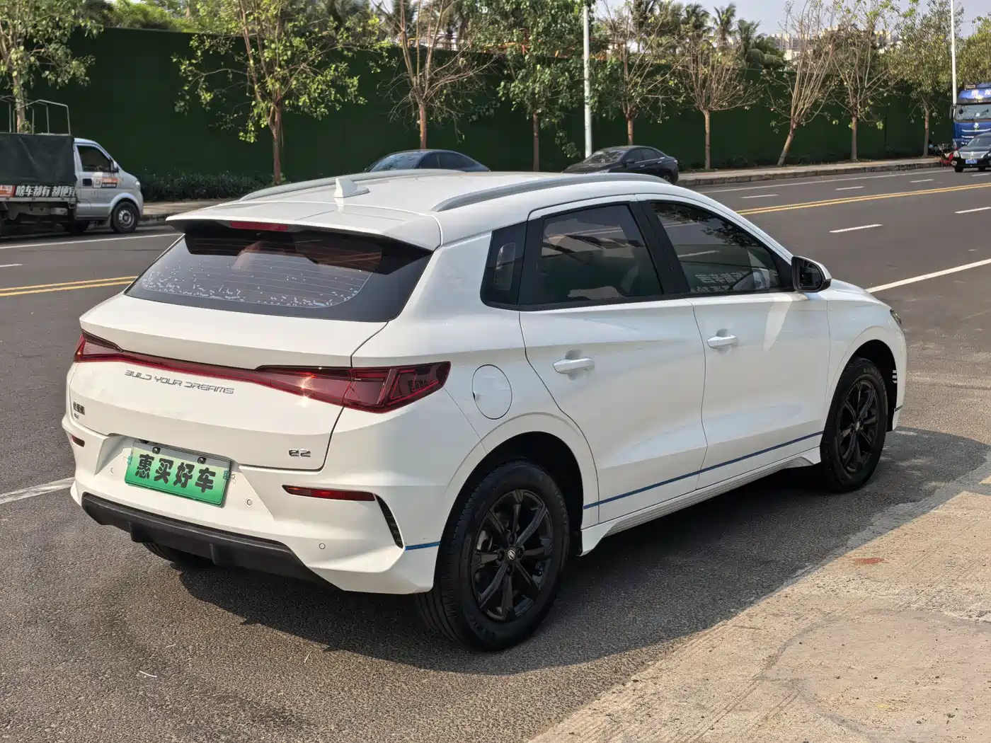 BYD E2