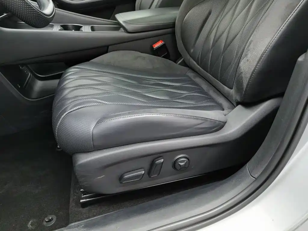 Roewe D7 2023 2023 DMH 125km Flagship Edition