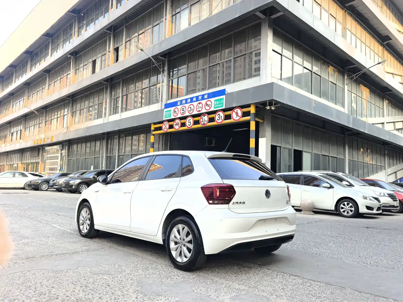 Volkswagen Polo 2019 Plus 1.5L Automatic Colorful Tech Edition фото 7