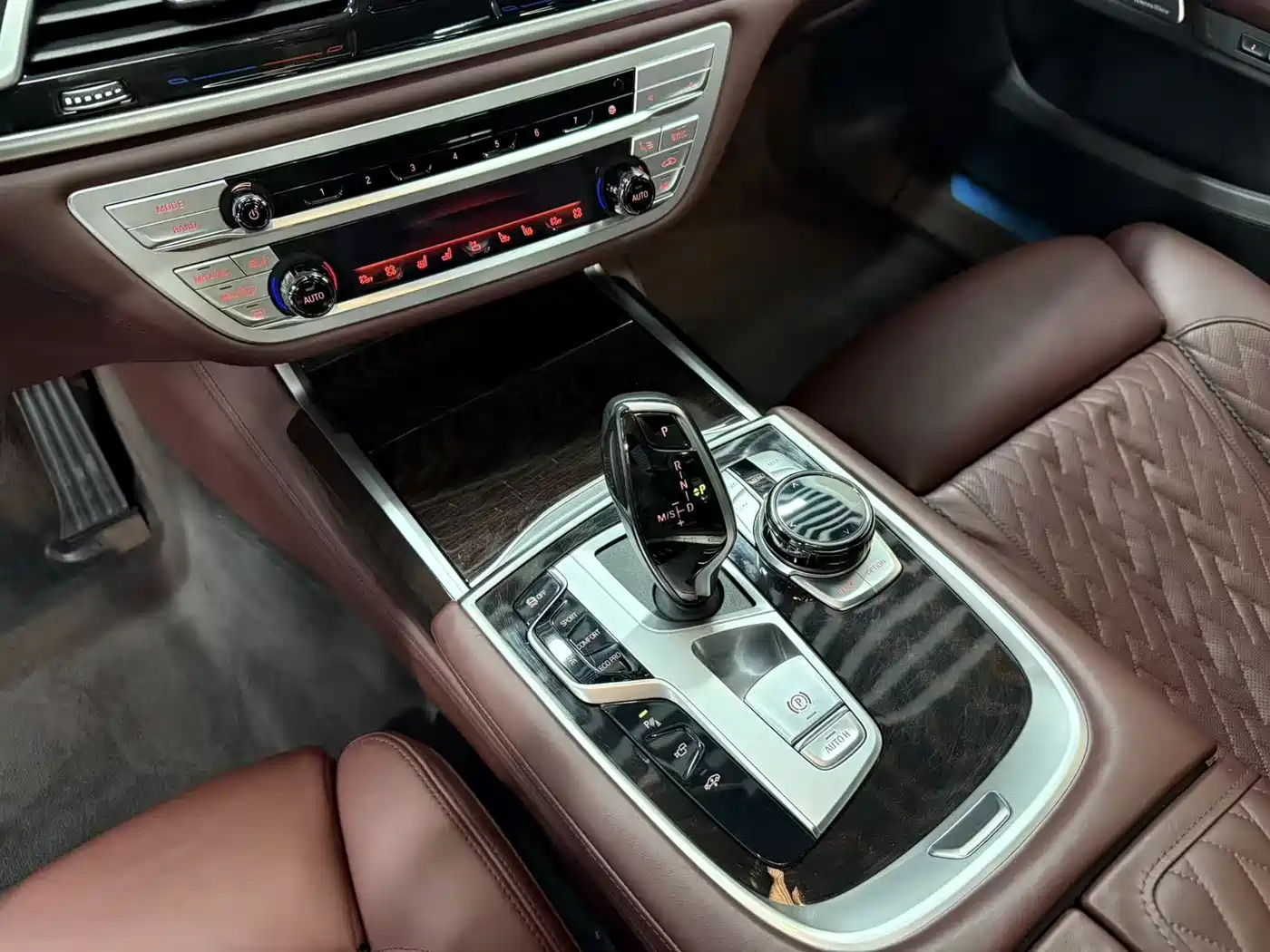 BMW 7 Series 2021 Model 740Li xDrive Executive Luxury Package фото 20