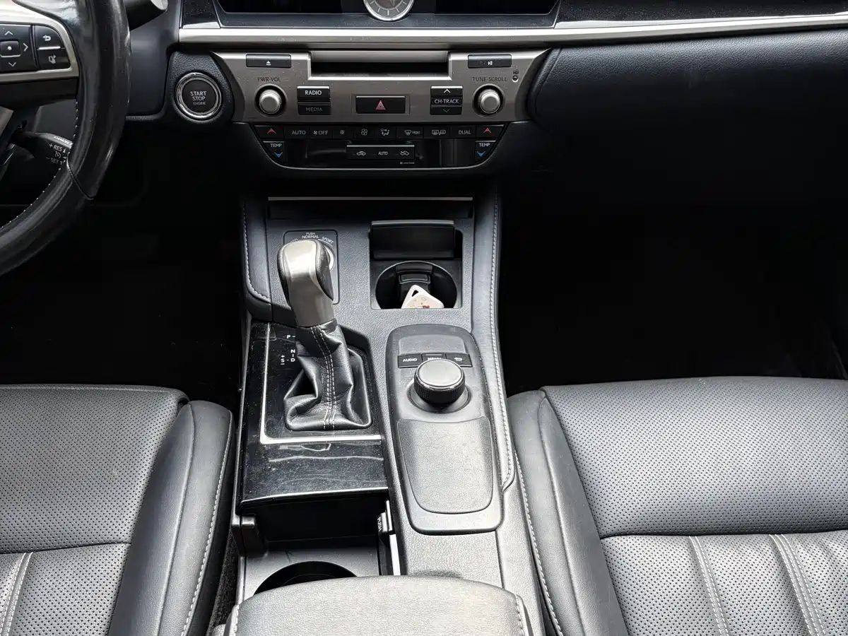 Lexus ES 2015 200 Elite Edition фото 14