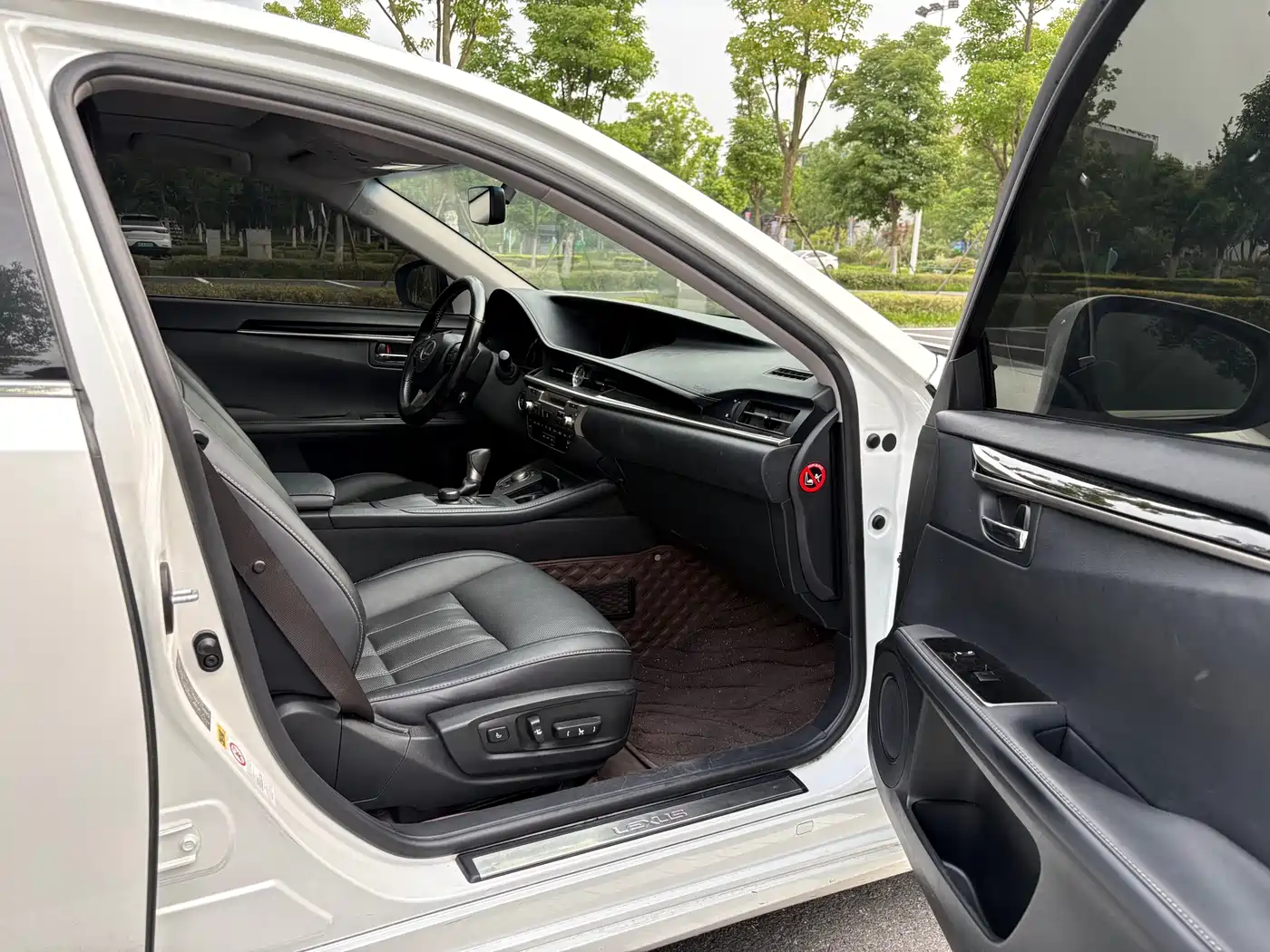 Lexus ES 2015 200 Elite Edition фото 16