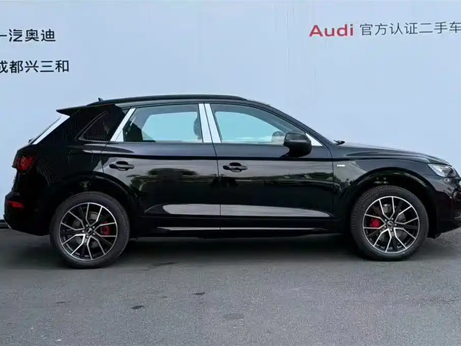 Audi Q5L 2025 Model Year Facelift 45th Anniversary Edition 45 TFSI Luxury Dynamic фото 3