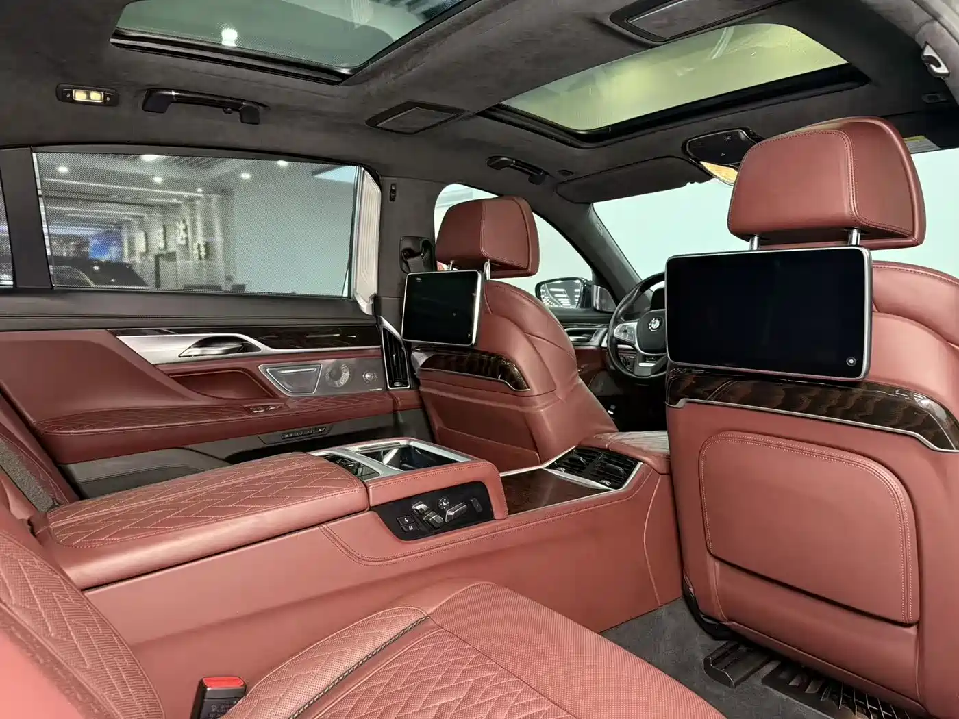 BMW 7 Series 2021 Model 740Li xDrive Executive Luxury Package фото 14