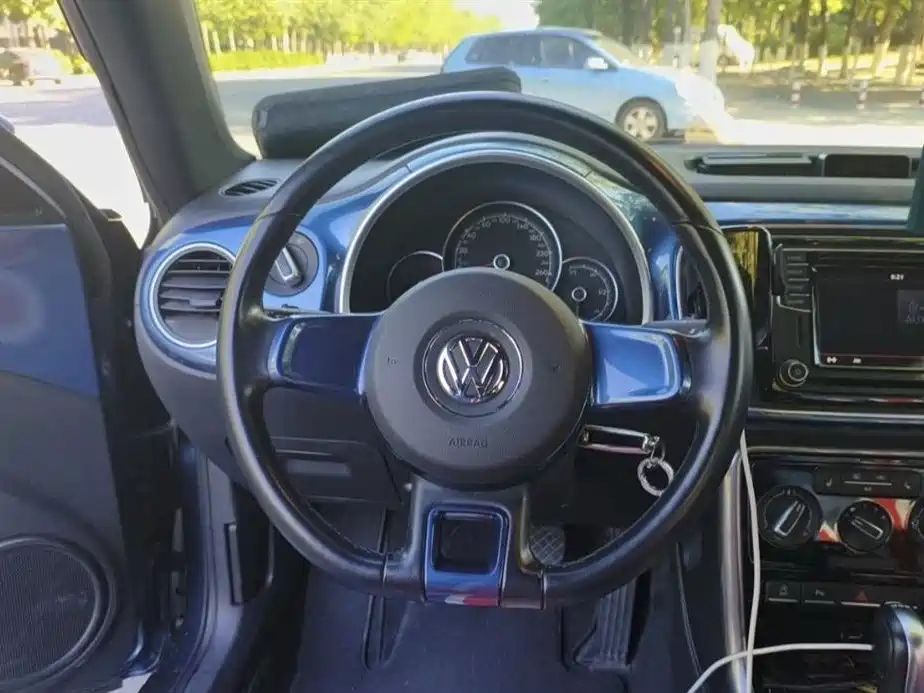 Volkswagen Beetle 2018 180TSI Trend Joy Edition фото 14