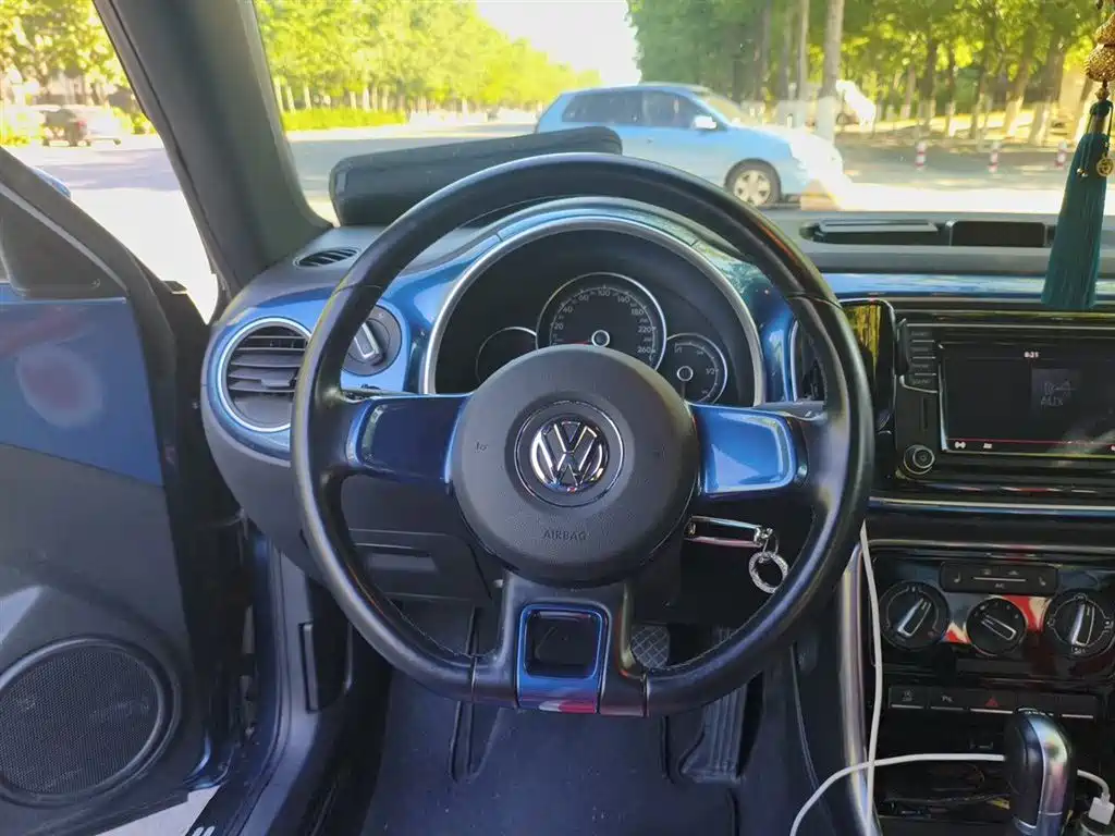 Volkswagen Beetle 2018 180TSI Trend Joy Edition фото 3