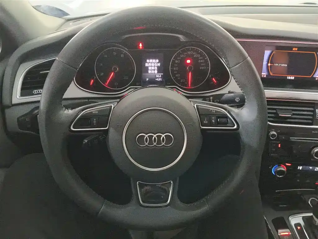 Audi A4L 2016 35 TFSI Collector's Edition S line Comfort фото 3