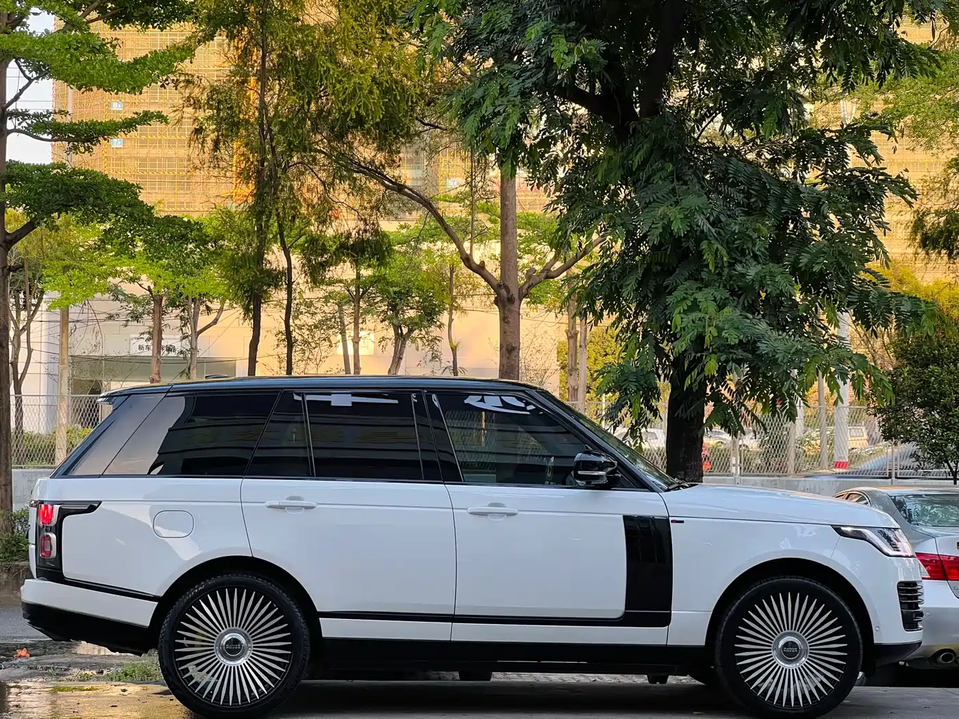 Фото 9 - Land Rover Range Rover