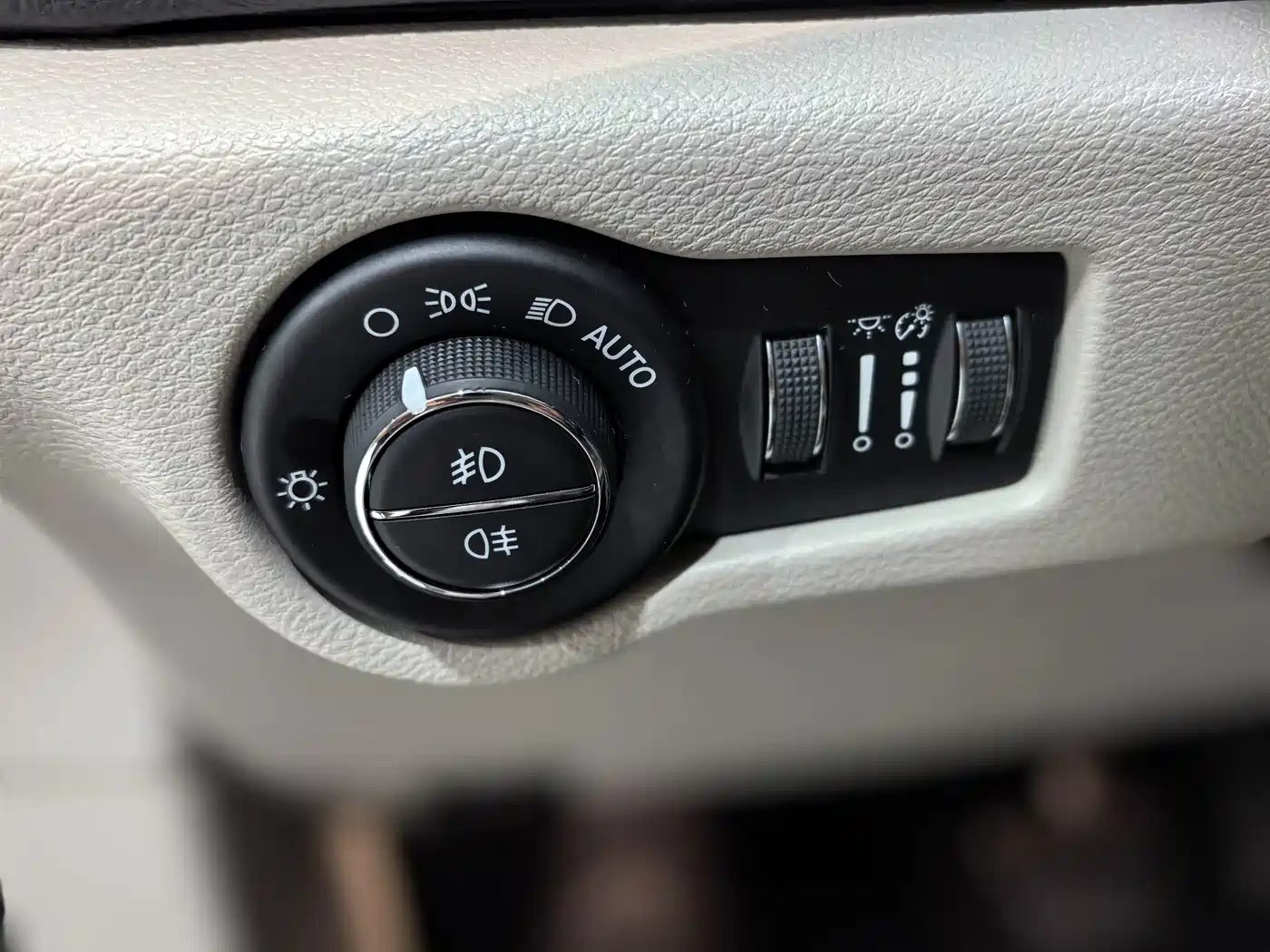 Chrysler Grand Voyager (Import) 2019 2017 3.6L Premium Edition