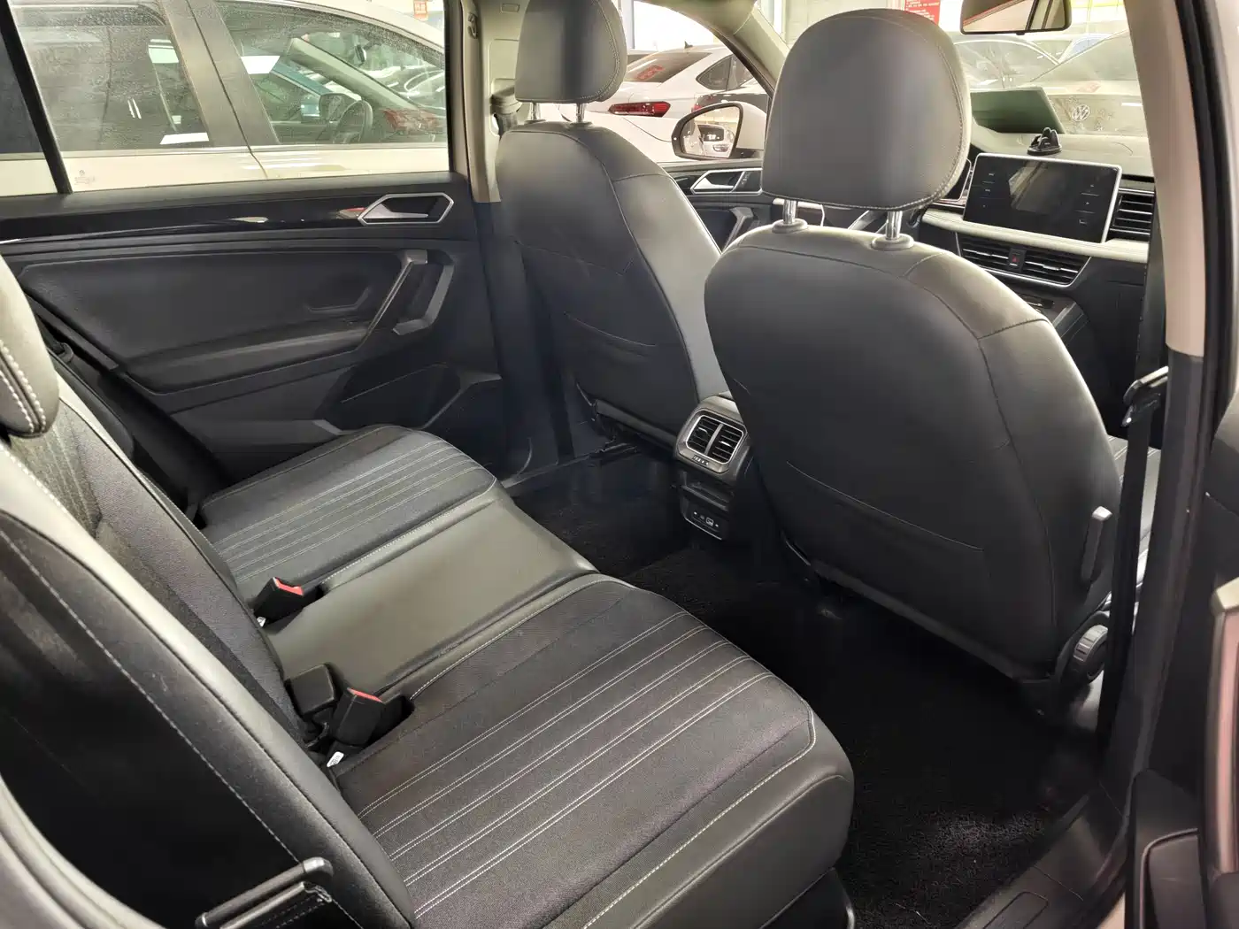 Volkswagen Tiguan L 2022 330TSI Automatic 2WD Comfort Edition фото 6