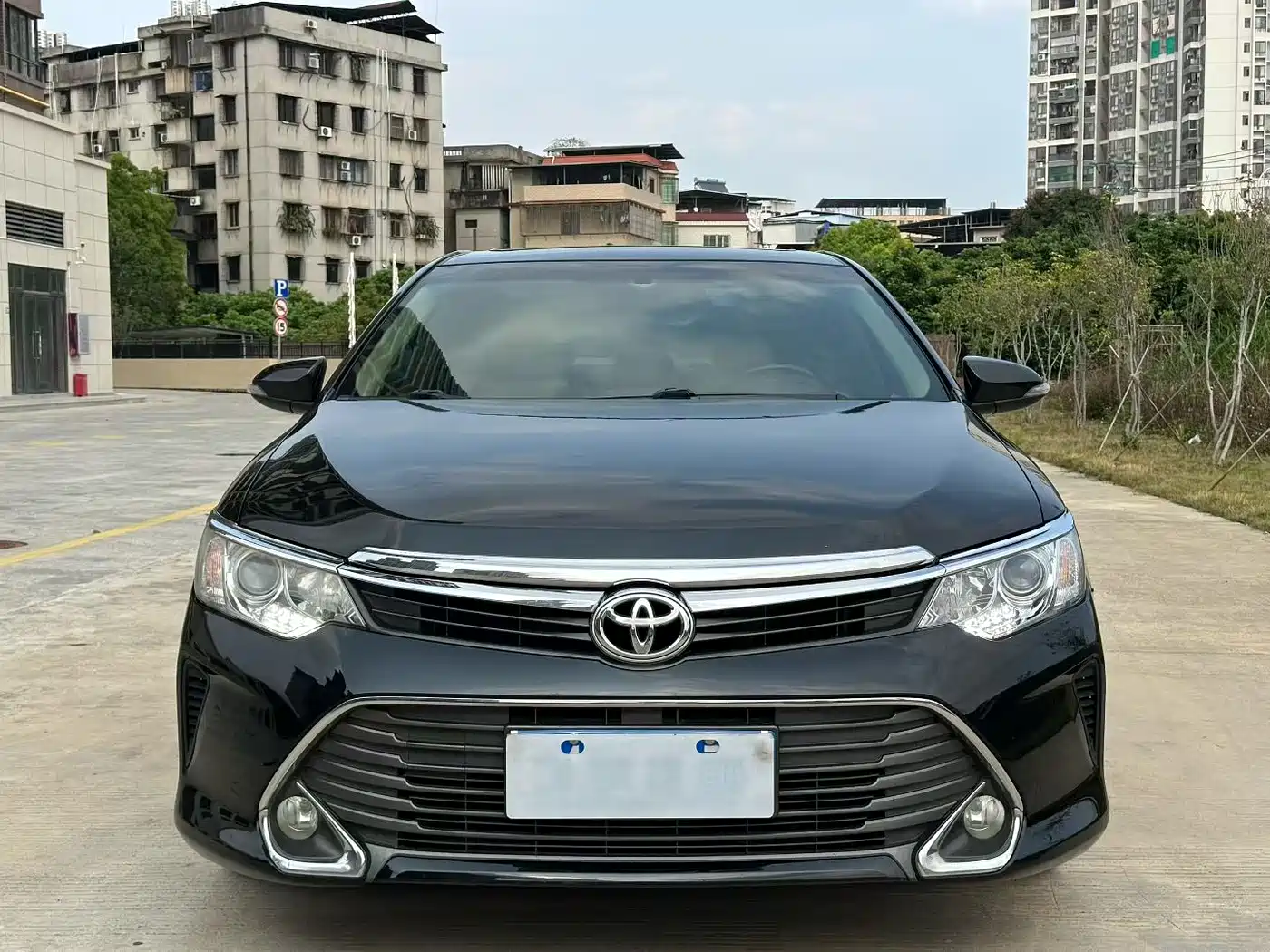 Toyota Camry 2016 2.0G 10th Anniversary Leading Edition фото 2