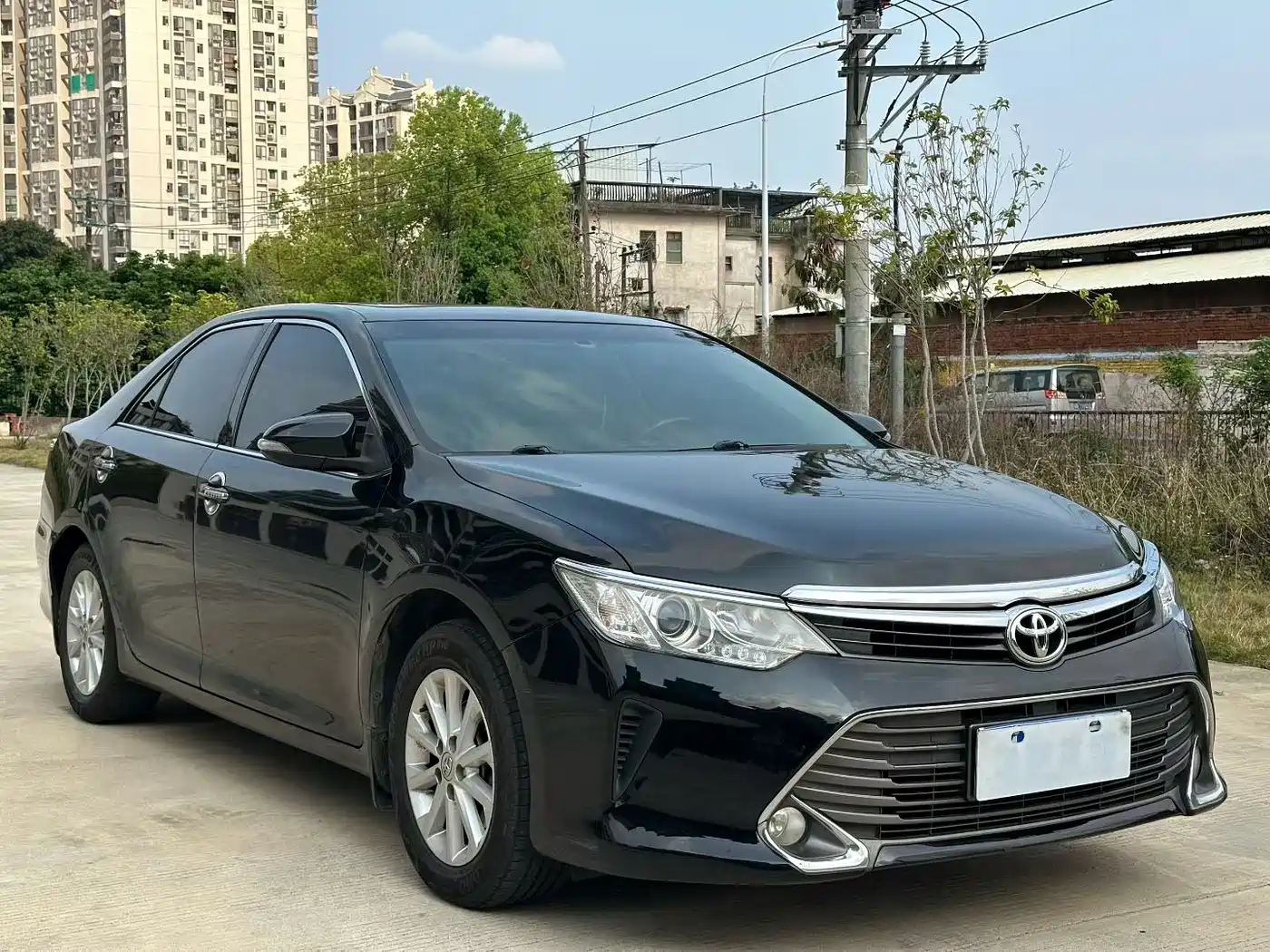 Toyota Camry 2016 2.0G 10th Anniversary Leading Edition фото 3