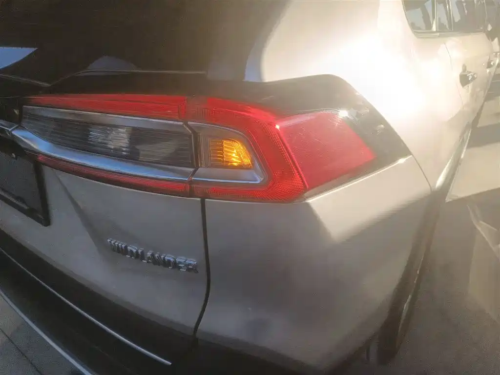 Toyota Wildlander 2020 2.0L CVT FWD Leading Edition фото 8
