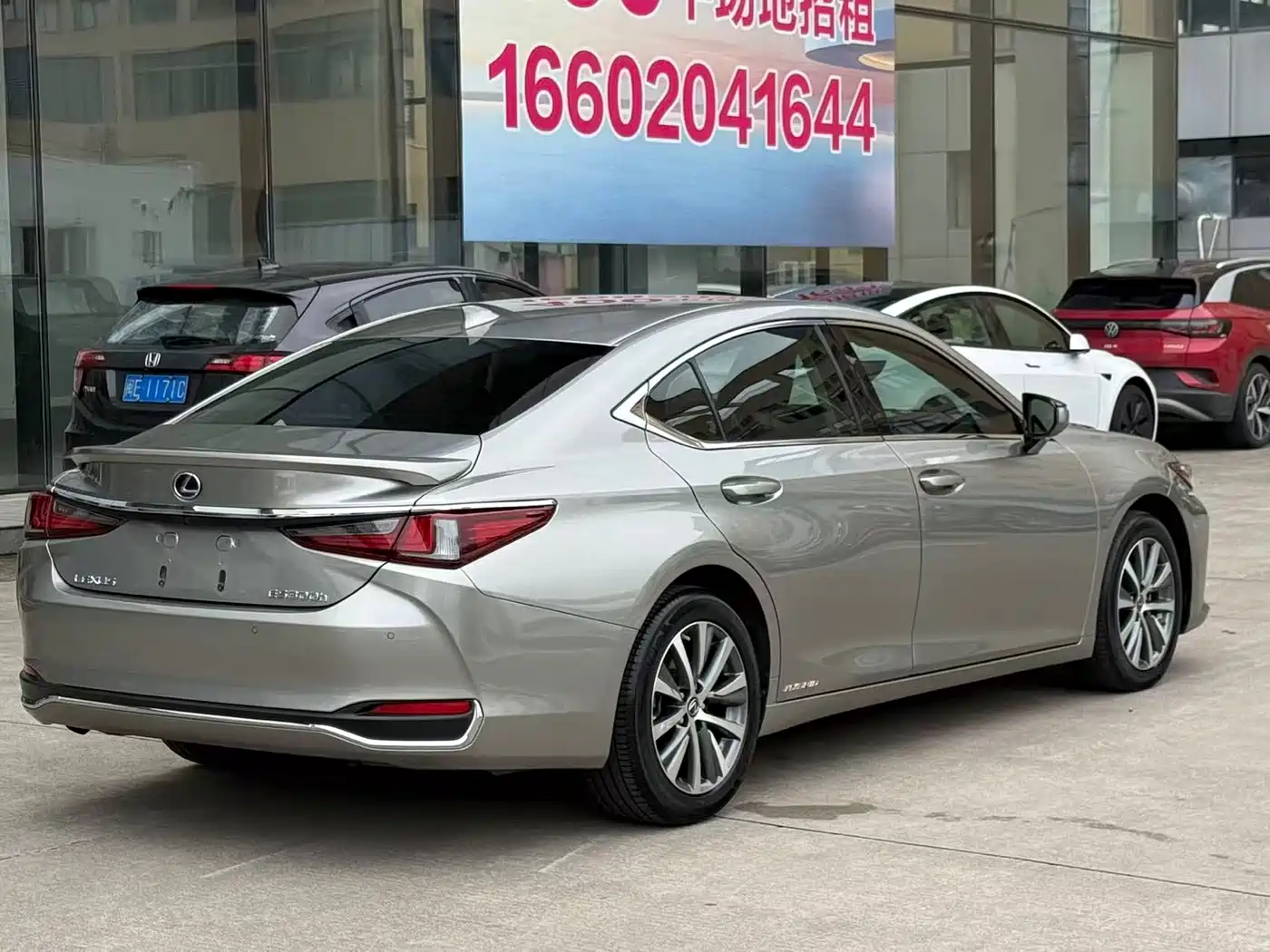 Lexus ES 2018 300h Excellence Edition China V фото 8
