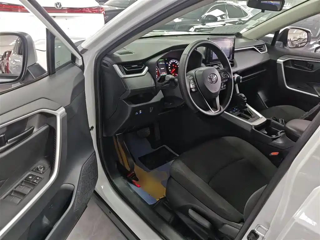 Toyota RAV4 Rongfang 2022 2.0L CVT 2WD Urban Edition фото 16