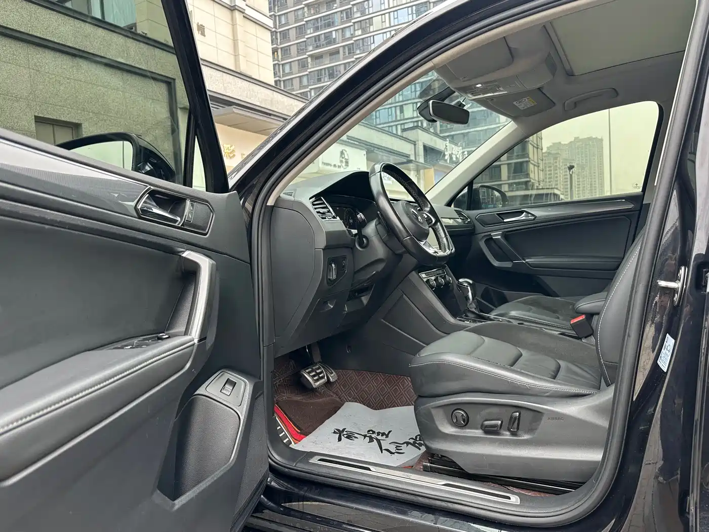 Volkswagen Tiguan L 2021 330TSI Automatic 2WD R-Line Premium фото 4