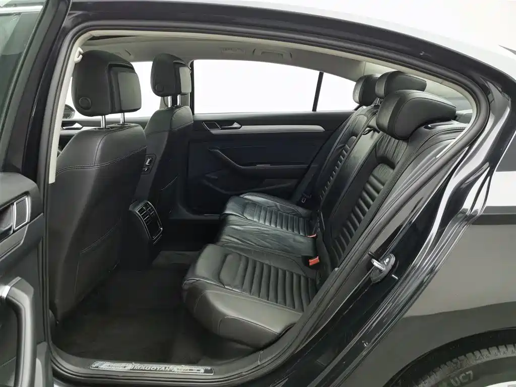 Volkswagen Magotan 2018 330TSI DSG Leading фото 15