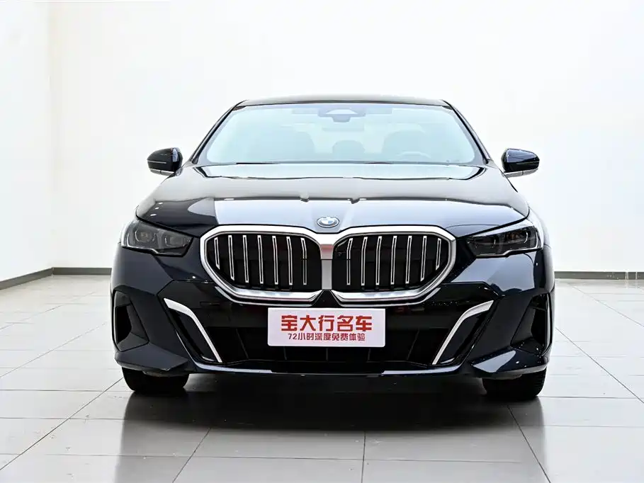 BMW 5 Series 2024 530Li Leading M Sport Package фото 3