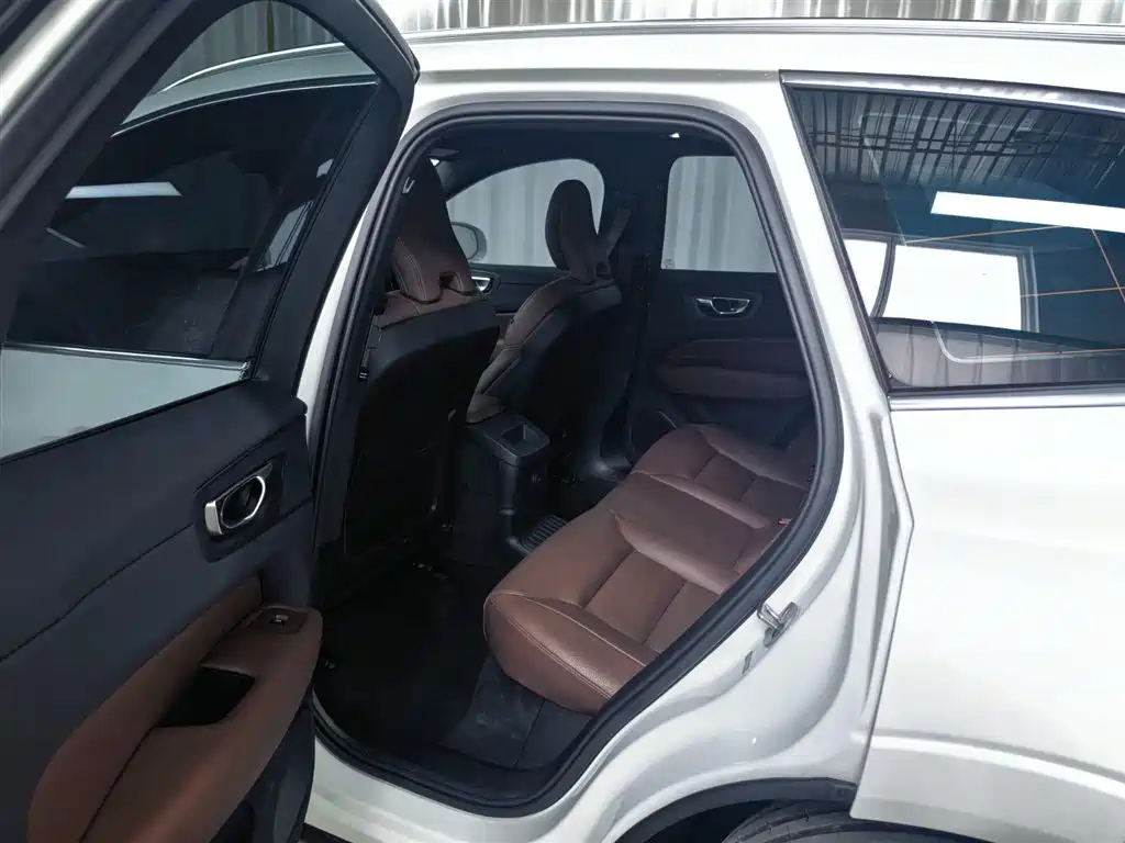 VOLVO XC60 PLUG IN HYBRID