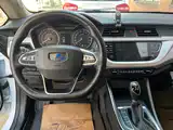 Фото 11 - Geely Vision X3