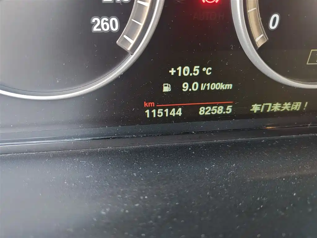 BMW 5 Series (Import) 2014 520i Classic фото 5