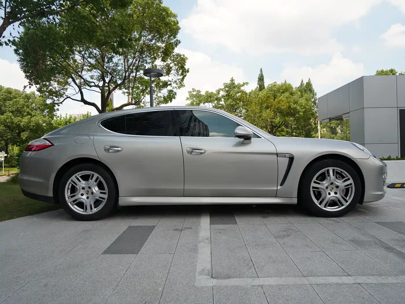 Porsche Panamera 2010 Model Panamera S 4.8L фото 12