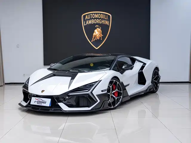 Lamborghini Revuelto Базовая